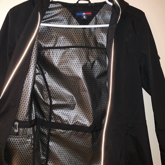 TH - rain jacket size small - Picture 4 of 5